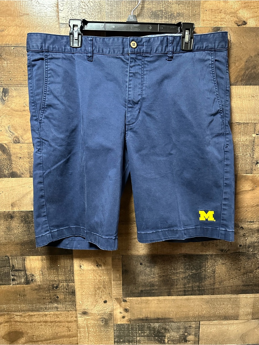 Tommy Bahama Michigan Wolverines Shorts Men’s 38 Blue Stretch Chino Golf Casual